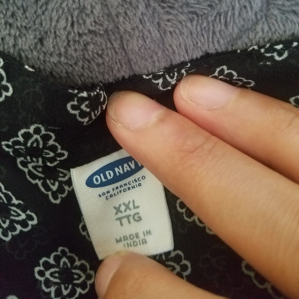 Long sleeve button down top - Picture 4 of 4